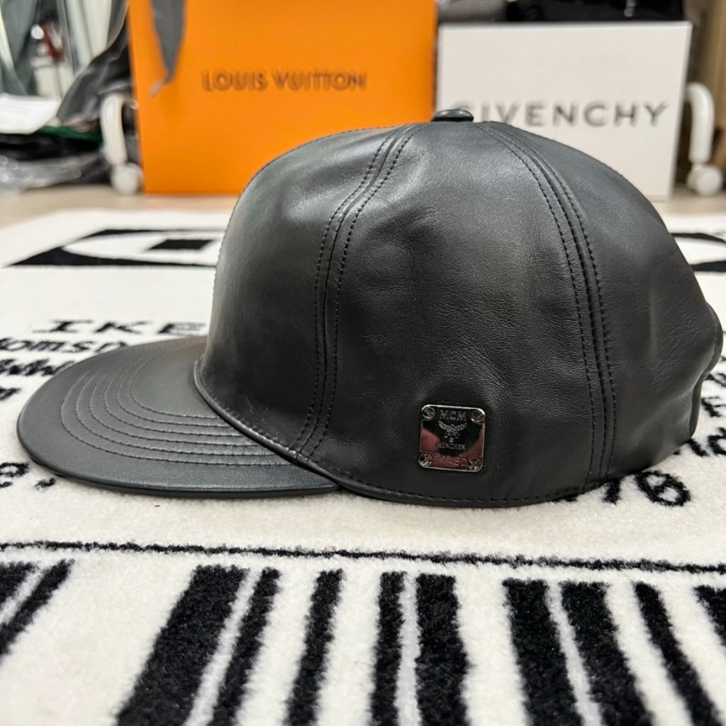 Mcm All-Over Logo Lining And Bottom Brim Black Calf Leather Strapback Hat